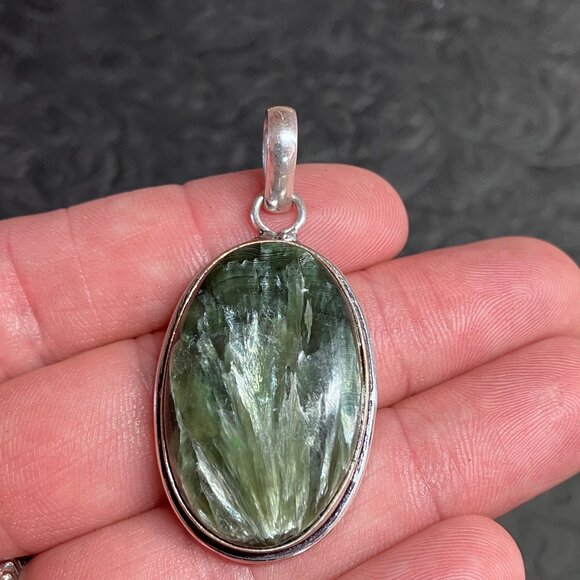 Gorgeous Seraphinite Stone Pendant Crystal Gemstone Jewelry - Picture 3 of 6